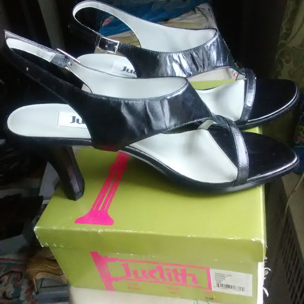 Shoe - Picture 3 of 3